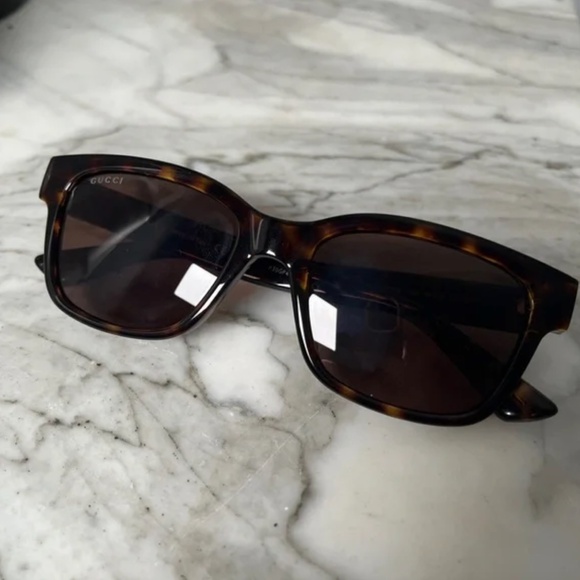 GUCCI| SQUARE TORTOISE SUNGLASSES - Picture 10 of 12